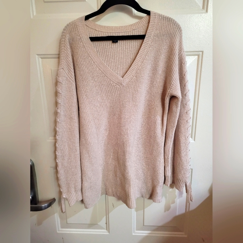 American Eagle Outfitters V-Neck Laced Sleeve Details Size Small